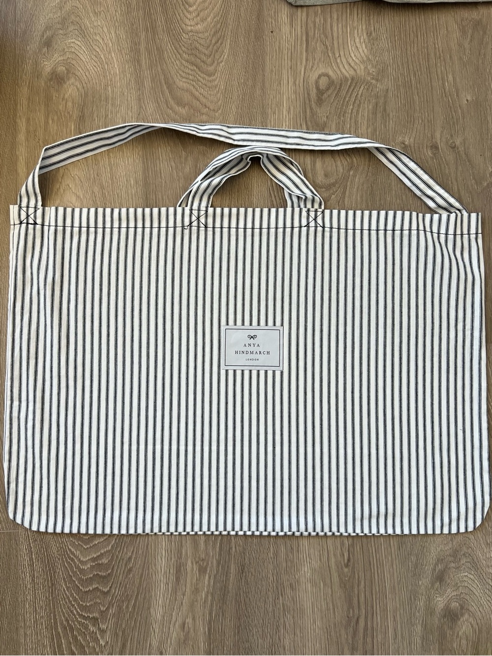 Anya Hindmarch dust bag (C742)